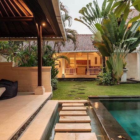 Uma Lima Villa Batu Belig - Close To The Beach Canggu  Exterior photo