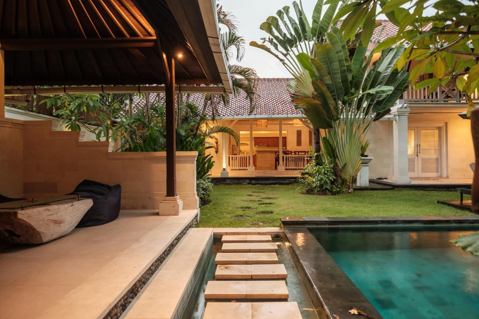 Uma Lima Villa Batu Belig - Close To The Beach Canggu  Exterior photo